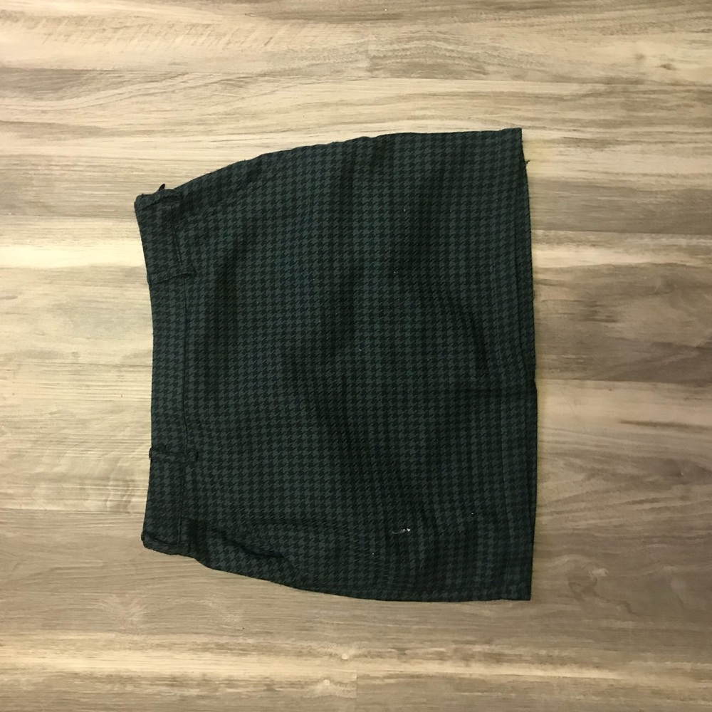 Green/ black plaid skirt